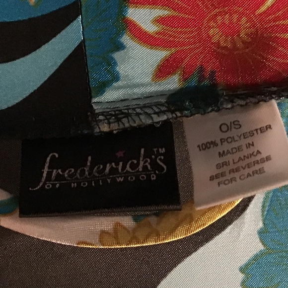 Frederick’s of Hollywood Short Kimono with pockets on sides - Picture 11 of 13